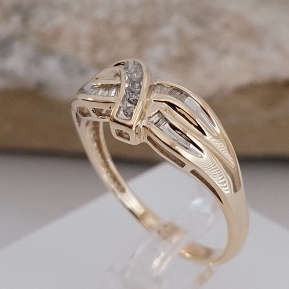 10k Solid Gold Ring Size 7.75 - image 3